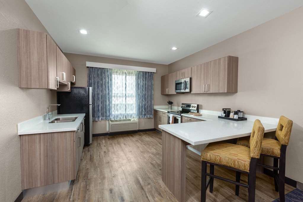 La Quinta Inn & Suites by Wyndham Houston Channelview - photo 34