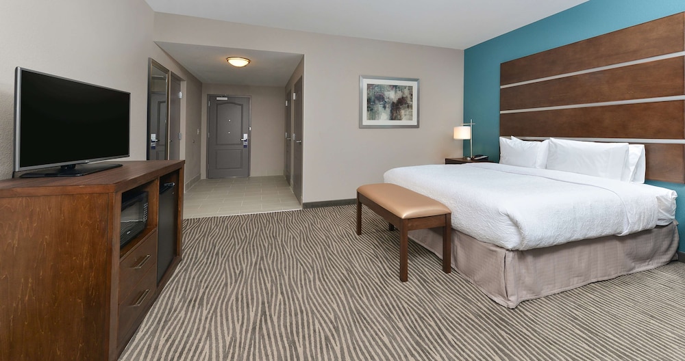 Hampton Inn & Suites Des Moines Downtown - photo 18