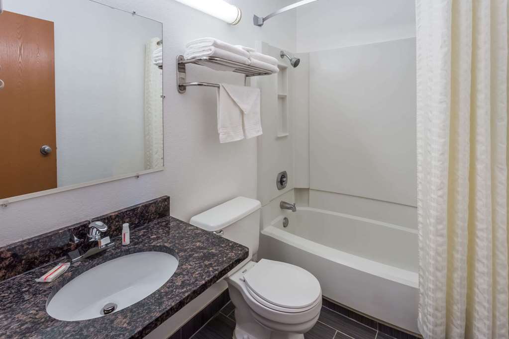 Super 8 by Wyndham Janesville - photo 12