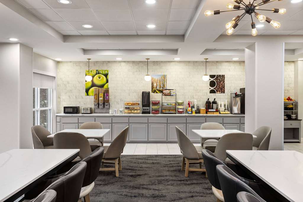 La Quinta Inn & Suites by Wyndham Mt. Laurel Philadelphia - photo 58