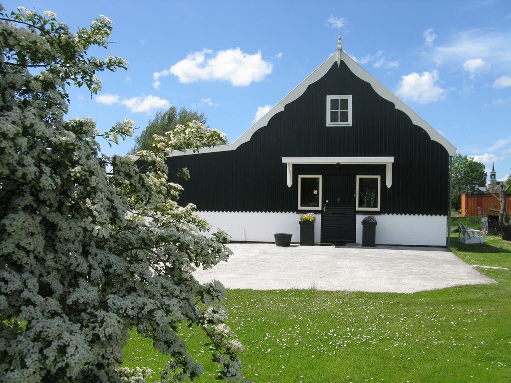 Vakantiehuis Warder — 4-Star Luxury Hotel in Oosthuizen, Netherlands