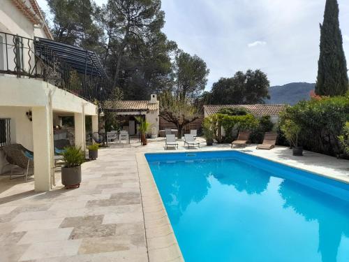 Les Arbousiers Brignoles Piscine Et Spa — Brignoles