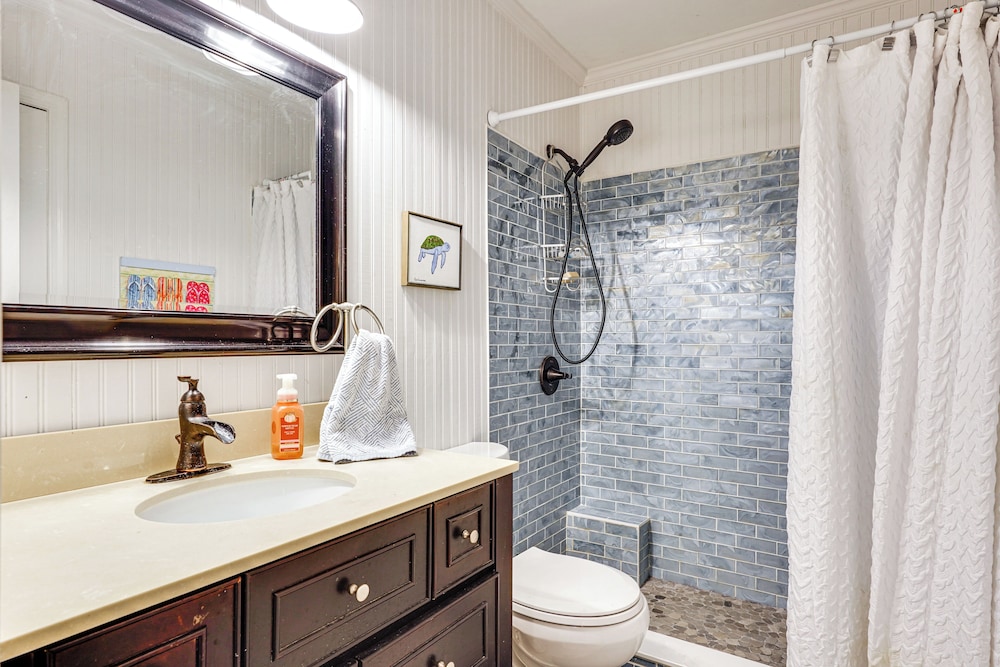 Walk to Beach: Gem w Pool & Spa in Isle of Palms - photo 15