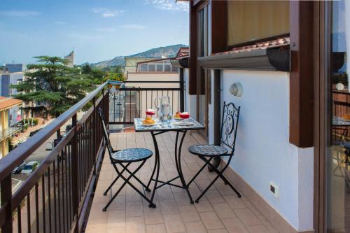 Nazionale Apartment — 4-Star Luxury Hotel in Capri Leone, Italy