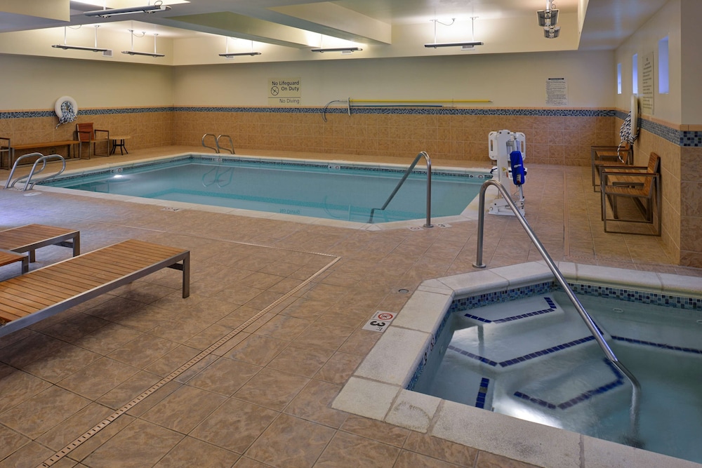 Hampton Inn & Suites Tacoma - photo 26
