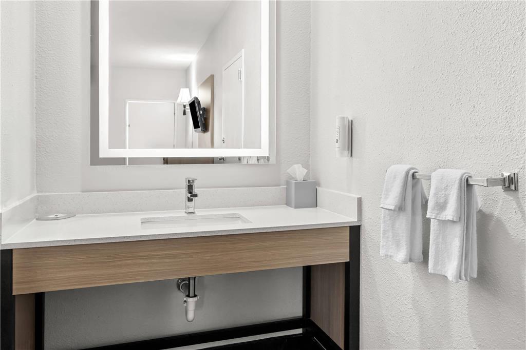 Quality Inn & Suites Albuquerque - photo 13