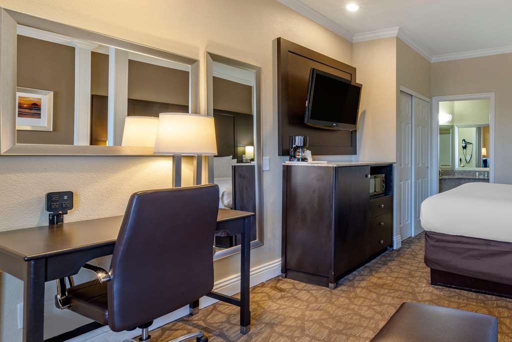 Comfort Inn & Suites Huntington Beach - photo 14