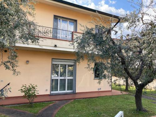 Casa Spaziosa E Comoda Vicino Al Centro — 4-Star Luxury Hotel in Montecatini-Terme, Italy