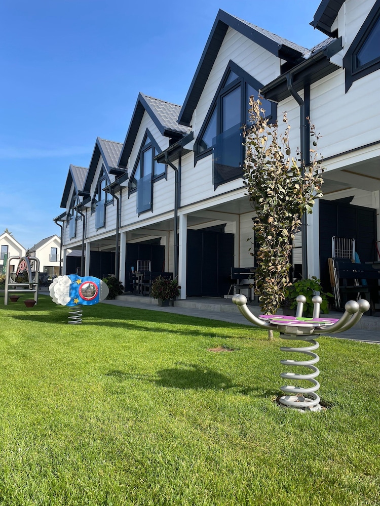 Comfortable holiday homes with air conditioning — 4-Star Luxury Hotel in Ustronie Morskie, Poland