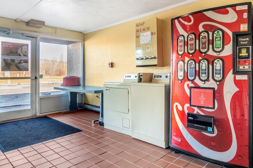 Red Roof Inn Ashtabula Austinburg - photo 22