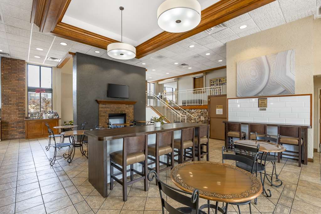 Best Western Plus Landing View Inn & Suites - photo 39
