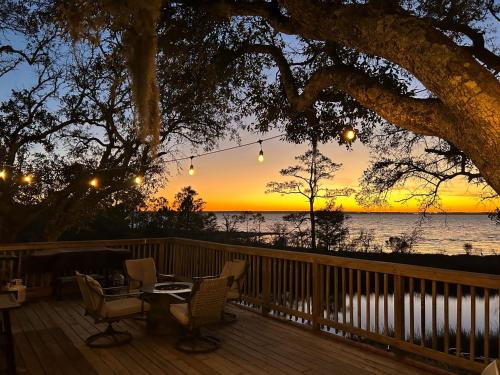 Sunset Paradise in Milton, United States