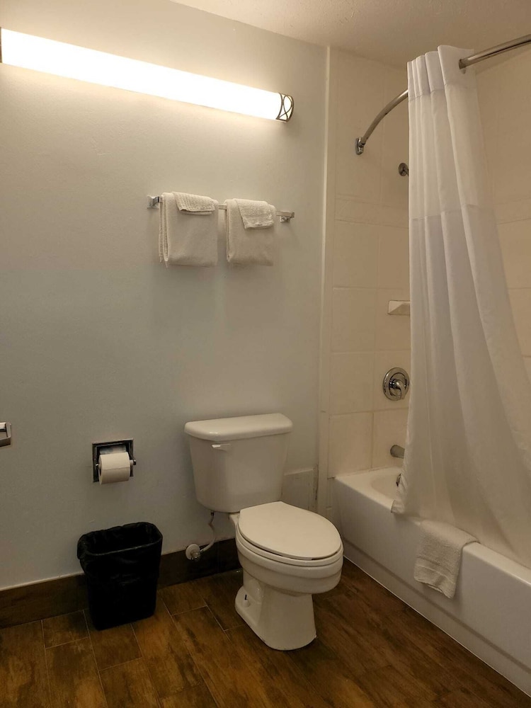 Texas Inn & Suites Raymondville - photo 21