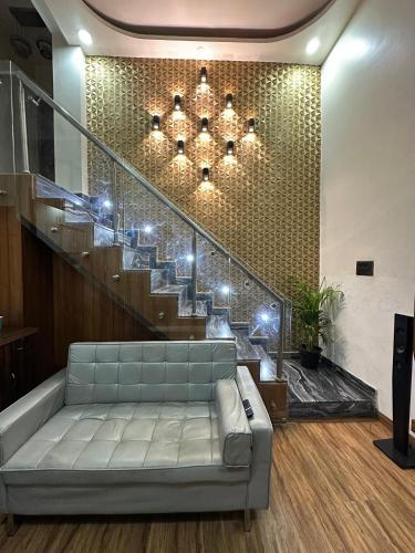 Luxurious modern 2BHK prime location Delhi — 4-Star Luxury Hotel in New Delhi, India