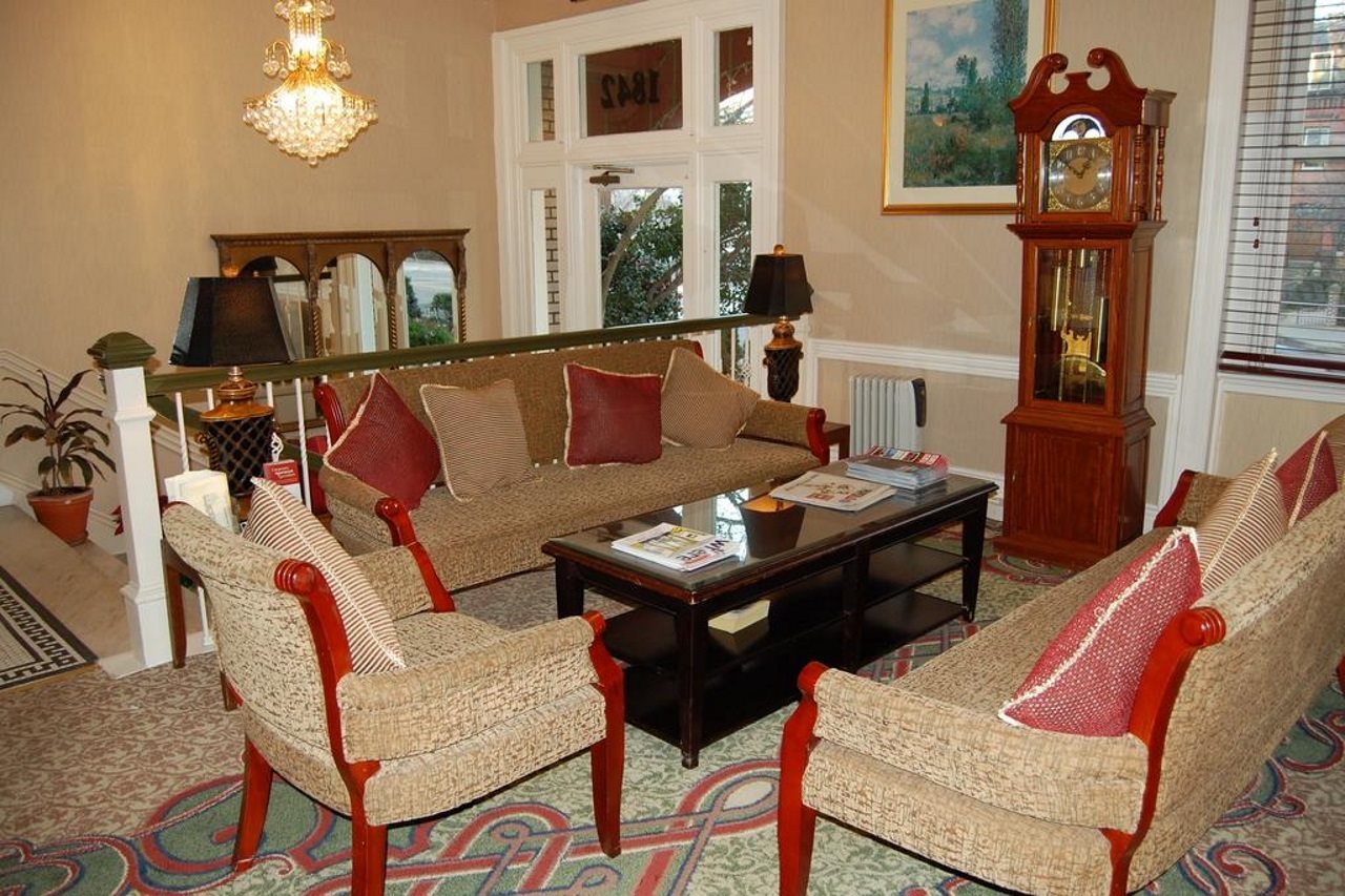 Windsor Inn Hotel - photo 7