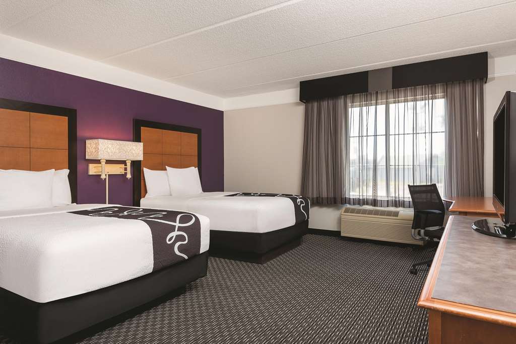 La Quinta Inn & Suites by Wyndham Univ Area Chapel Hill - photo 18