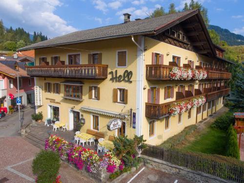 Hotel Hell - carbon neutral hotel in Monguelfo