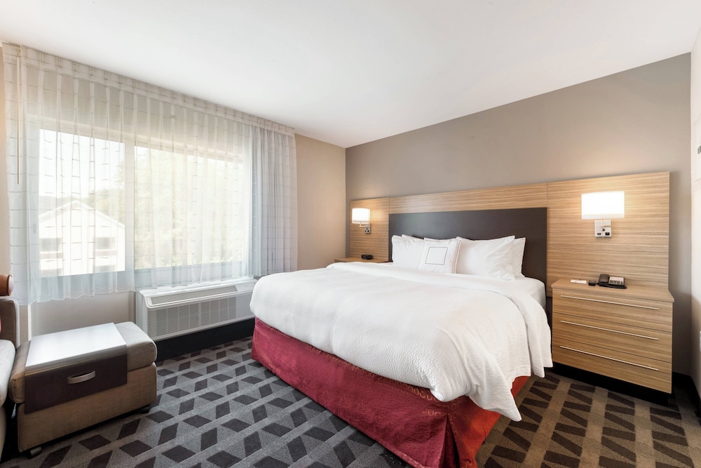 TownePlace Suites by Marriott Greensboro Coliseum Area - photo 9