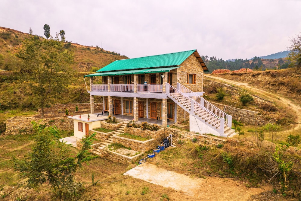 Himkosi Farm by the River in Almora, India