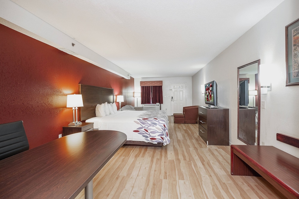 Red Roof Inn & Suites Rome - photo 18
