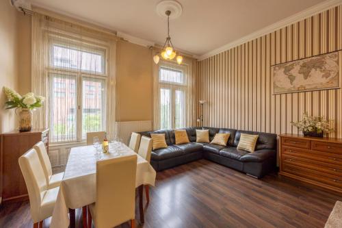 Warm & Cozy Central Home by Anna — 4-Star Luxury Hotel in Budapest, Hungary