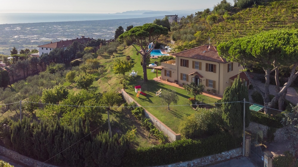 Villa Ai Venti 8 Emma Villas — 4-Star Luxury Hotel in Massarosa, Italy