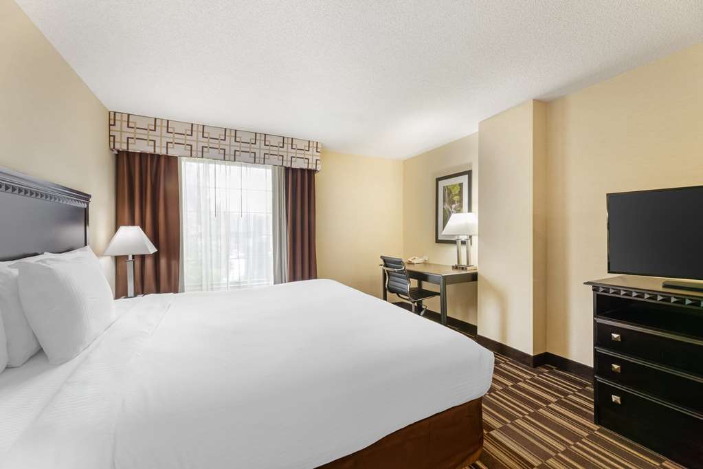 Best Western Plus Victor Inn & Suites - photo 17
