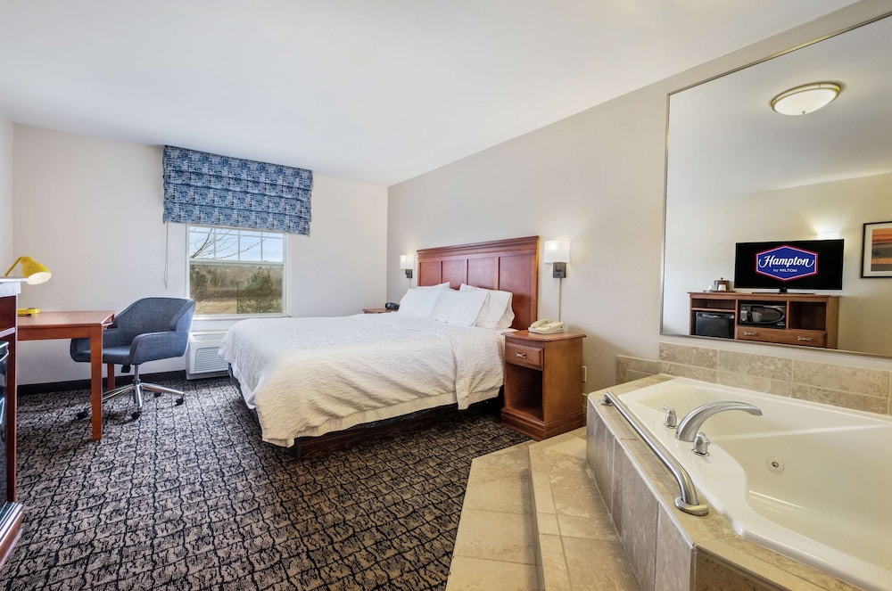 Hampton Inn & Suites Rockland - photo 13