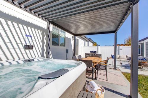 Hot Tub Heber Home Pet Friendly Games Sleeps 13 Guest — 4-Star Luxury Hotel in Heber, United States