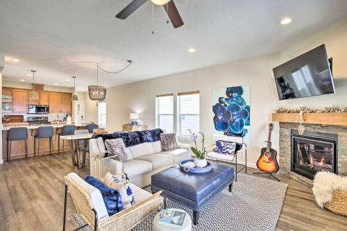 The Moby House Coastal Retreat with Ocean Views & Hot Tub — 4-Star Luxury Hotel in Depoe Bay, United States