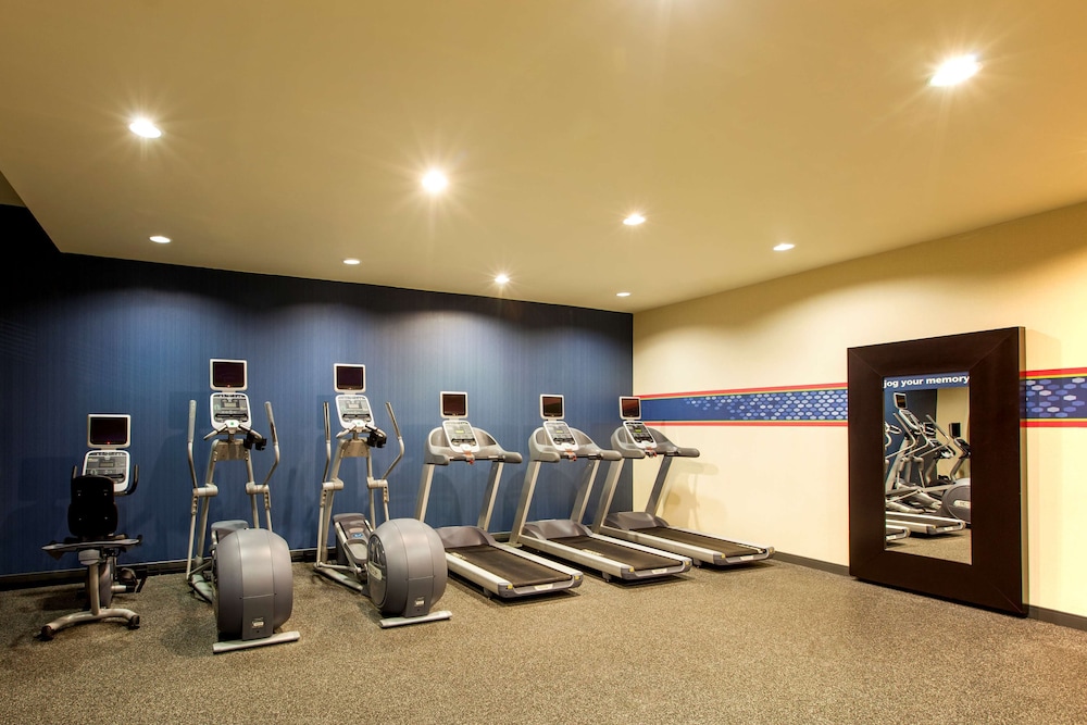Hampton Inn New York LaGuardia Airport - photo 15