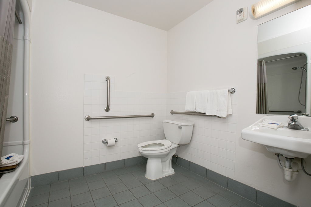 Motel 6 Brooklyn Center MN Minneapolis - photo 27