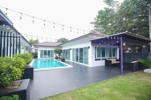 Pool Villa near Chiang Mai city with WiFi — 4-Star Luxury Hotel in Saraphi, Thailand