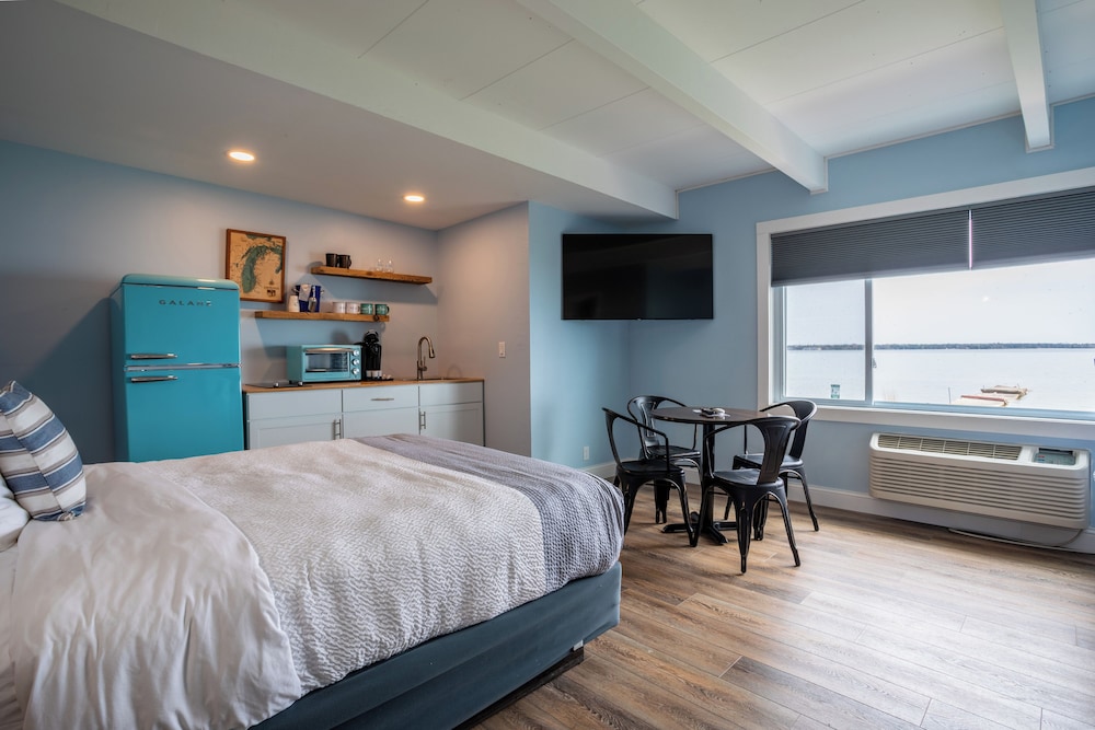 Beachfront Inn - photo 43