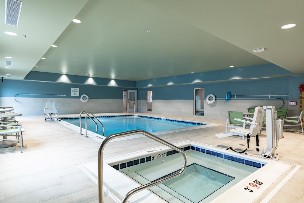 Holiday Inn Express & Suites Moundsville by IHG - photo 38