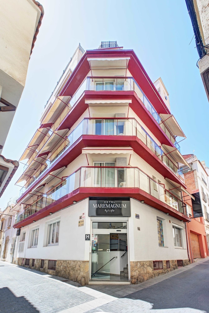Maremagnum Lloret - carbon neutral hotel in Lloret De Mar