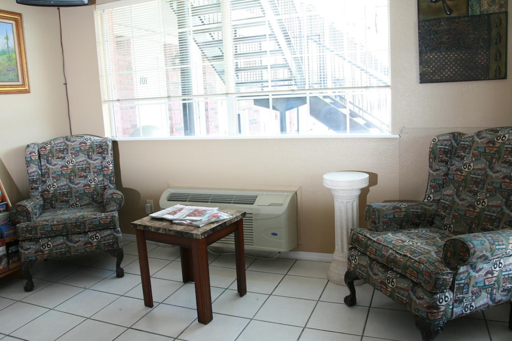 Claremore Motor Inn - photo 12