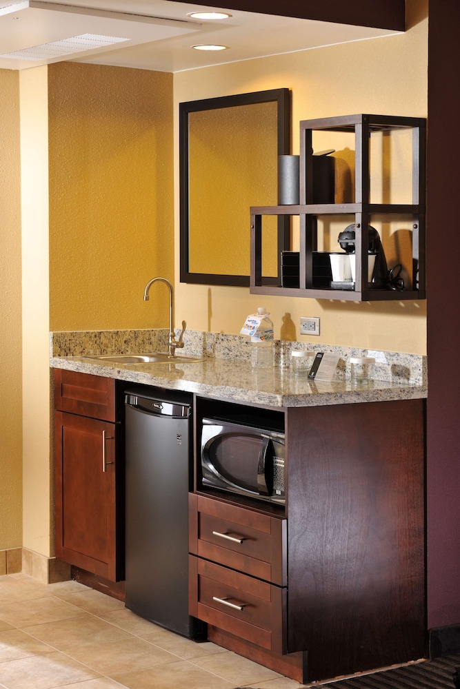 Embassy Suites Hotel Des Moines Downtown - photo 20