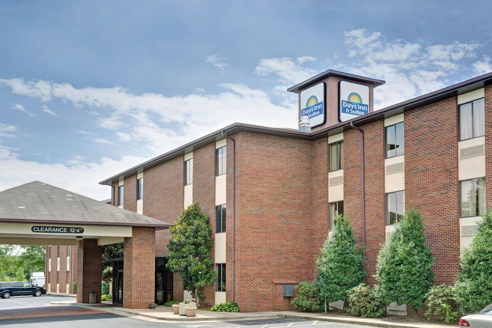 Days Inn & Suites by Wyndham Hickory - featured photo