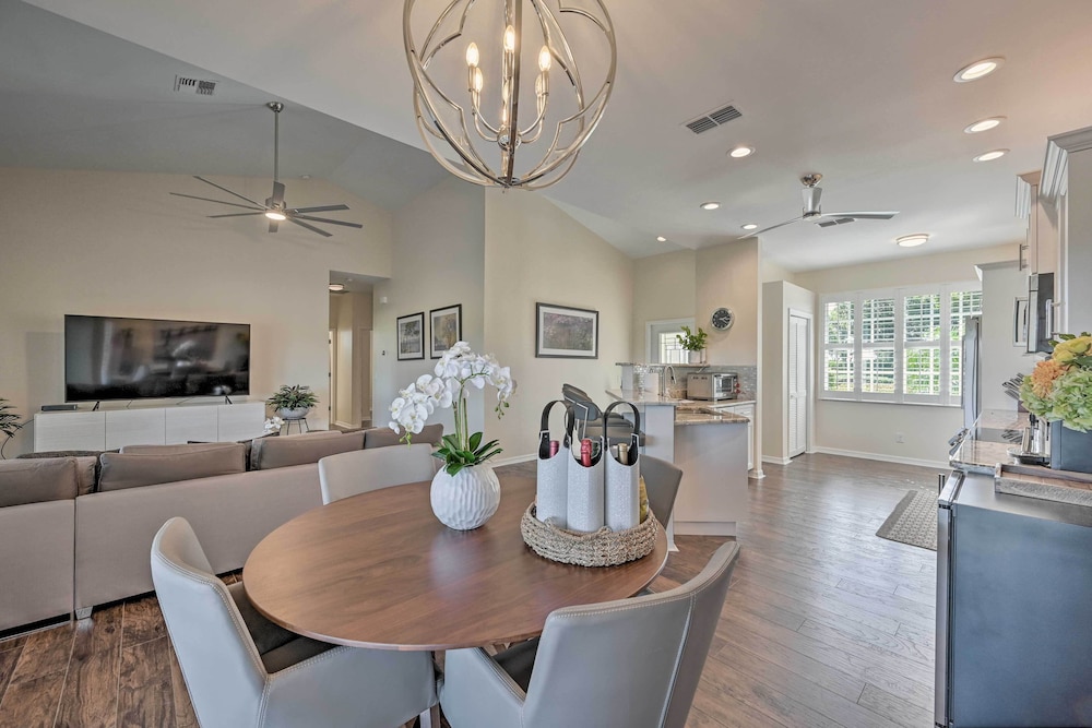 Modern Naples Home with Amenity Access — 4-Star Luxury Hotel in Naples, United States