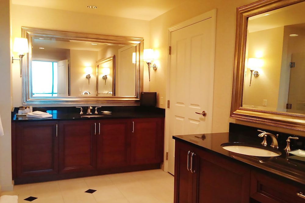 888 Two Bedroom Balcony Suite at Signature Condo Hotel - photo 25