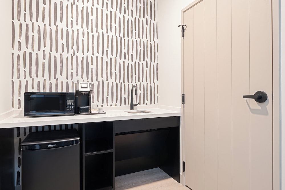 Atwell Suites Kansas City Airport by IHG - photo 11