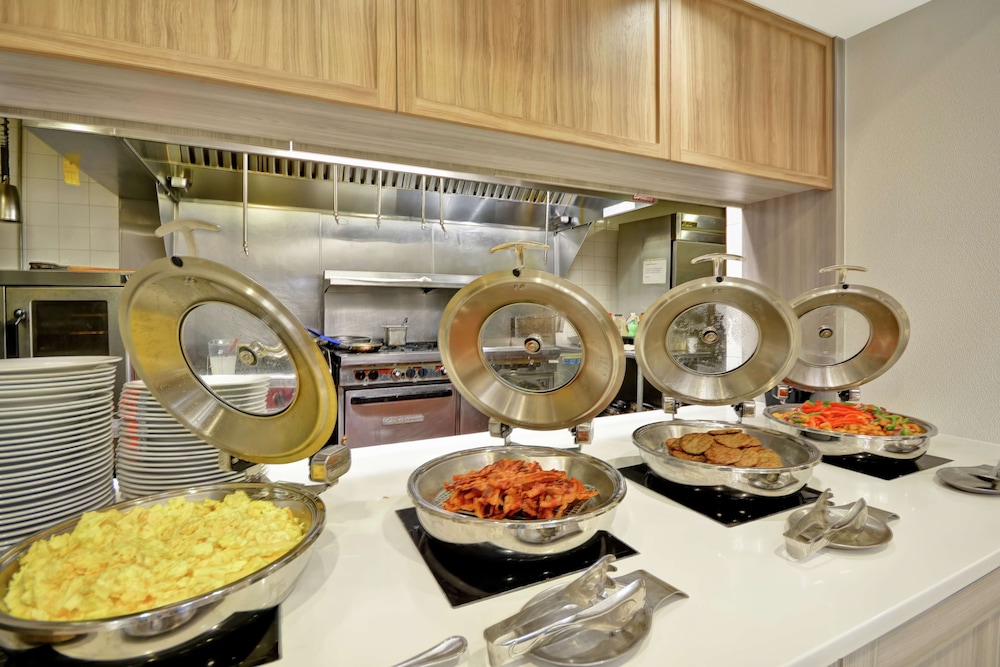 Hilton Garden Inn Ridgefield Park - photo 16
