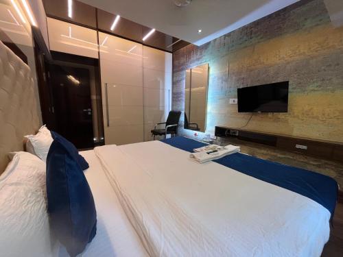 Zenith Luxe Suites Near IIT & Hiranandani Powai