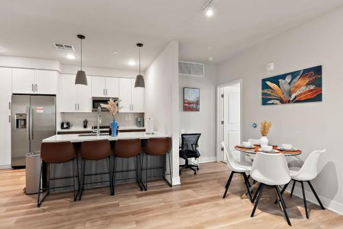 Camelback Old Town Mountain View Garage Parking — 4-Star Luxury Hotel in Scottsdale, United States