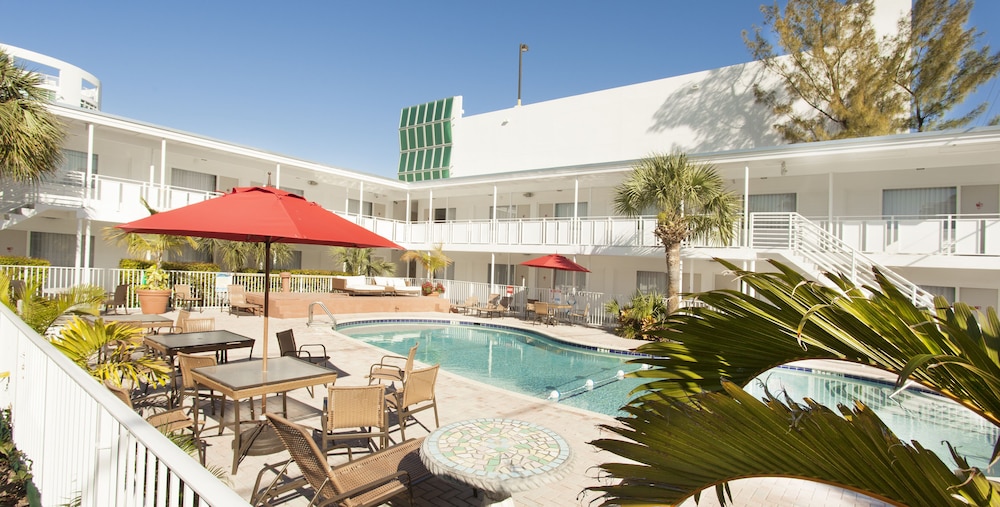 Collins Hotel - photo 16