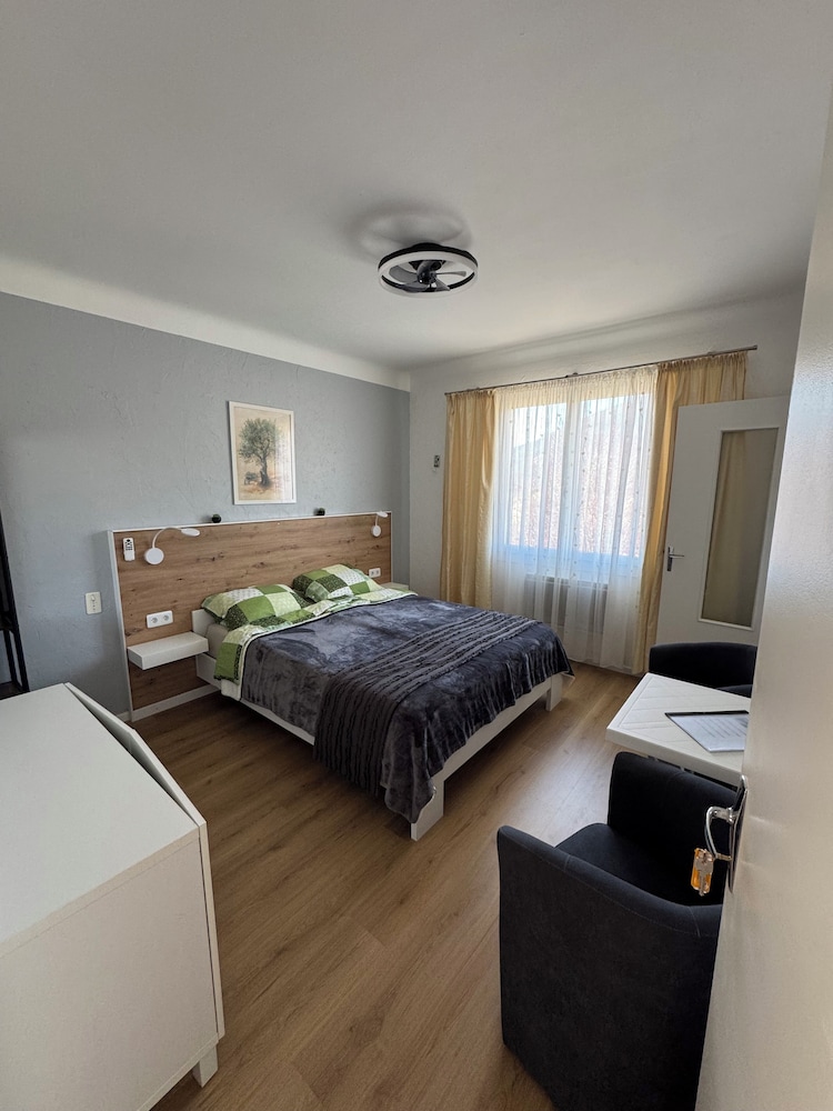 BNB Castellane — 4-Star Luxury Hotel in Castellane, France