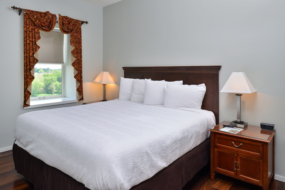 Grand Eastonian Hotel & Suites - photo 20