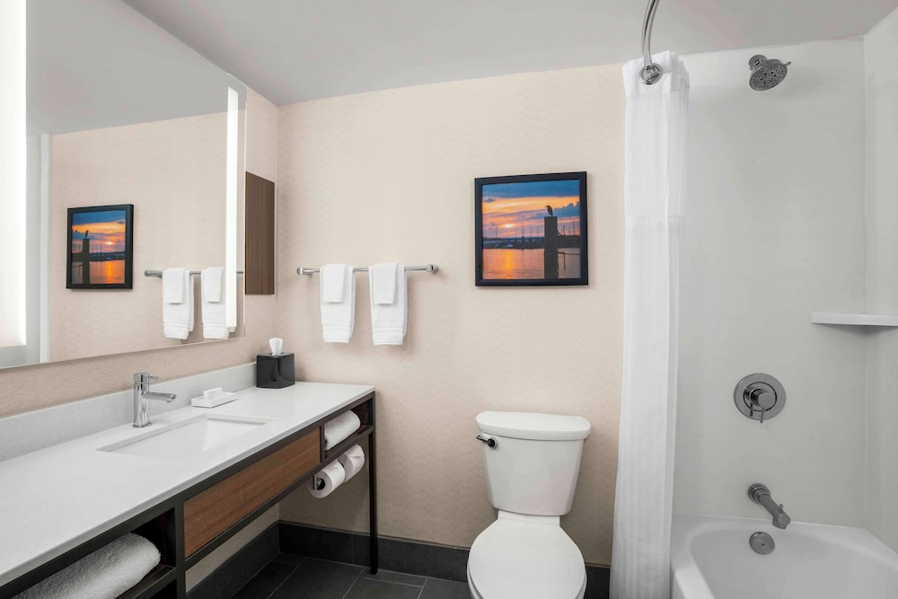 Hilton Garden Inn Kent Island Marina - photo 19
