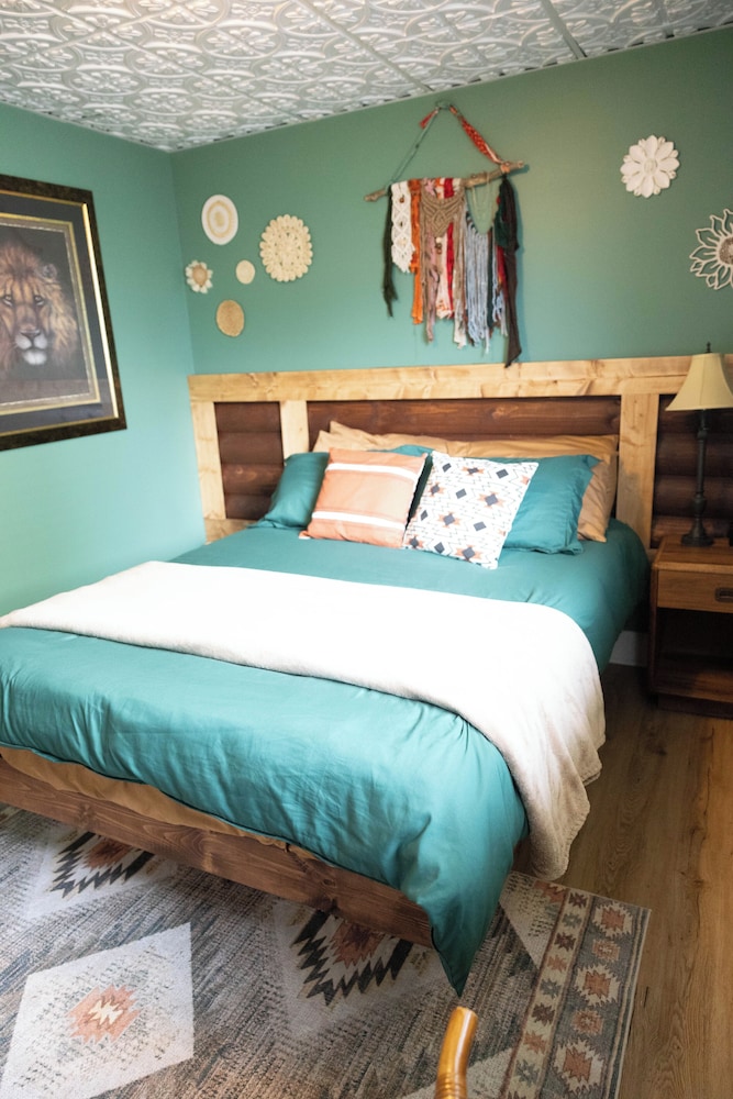 Monroe Street Suites - photo 13